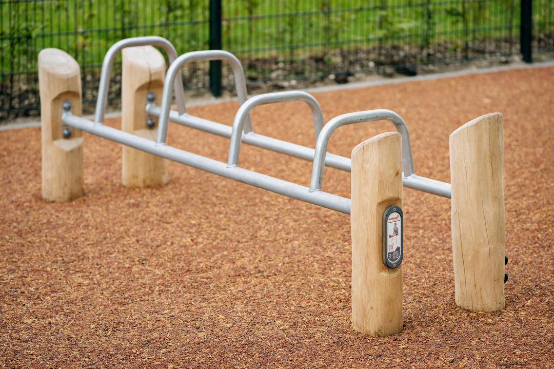Kompan Outdoor Street Workout Robinia Dip Bank