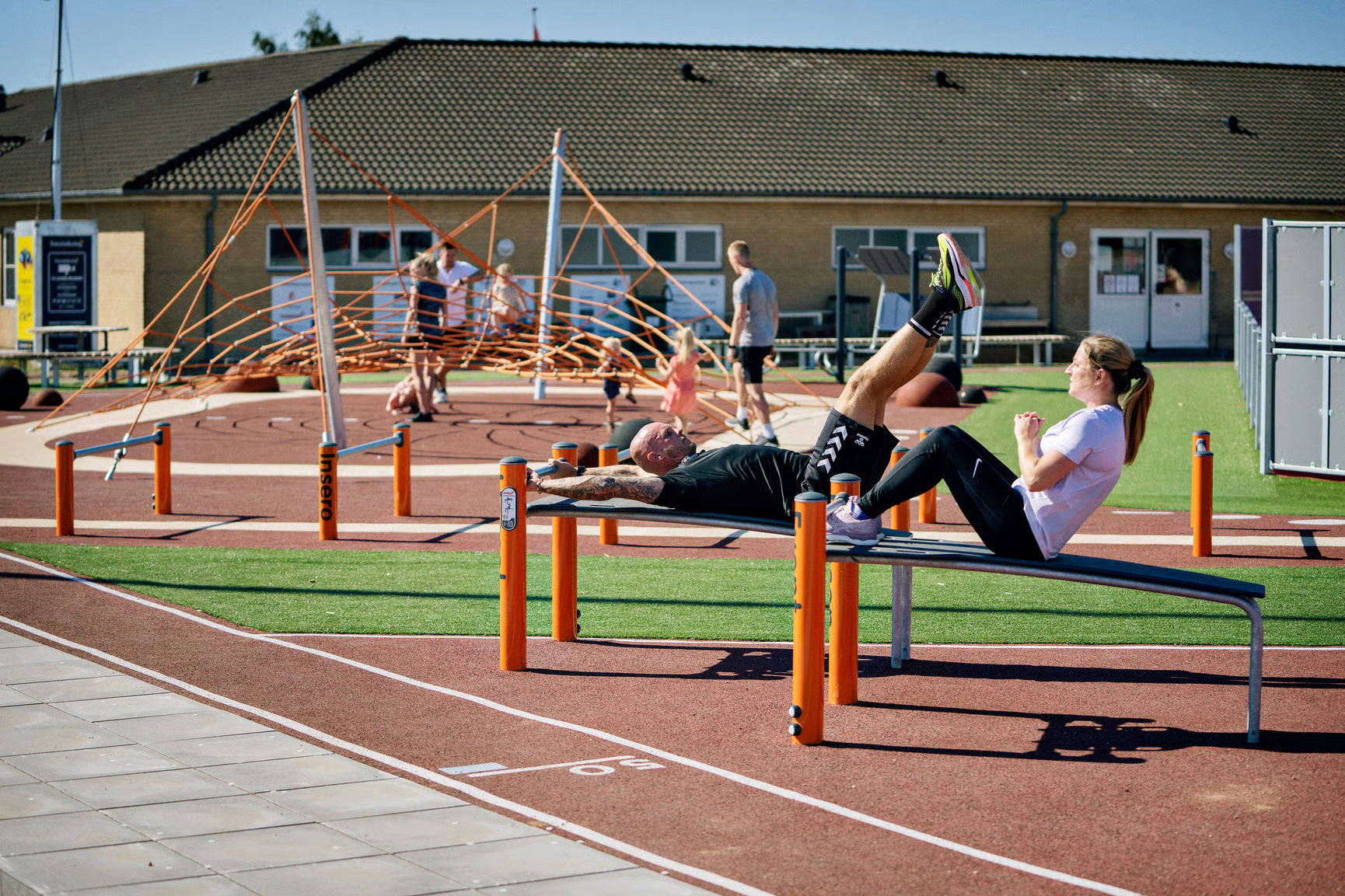 Kompan Outdoor Street Workout Sit up Bank