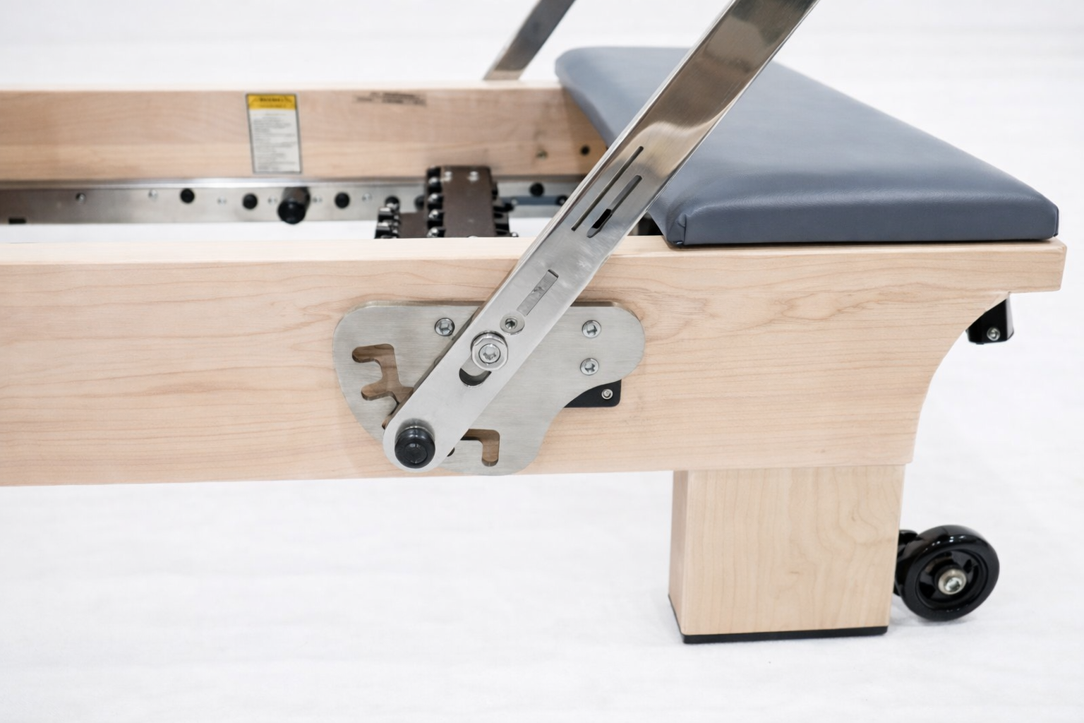 The Virtù Line Reformer NATURA – Ansicht 3 — Pilates Reformer | The Virtù Line