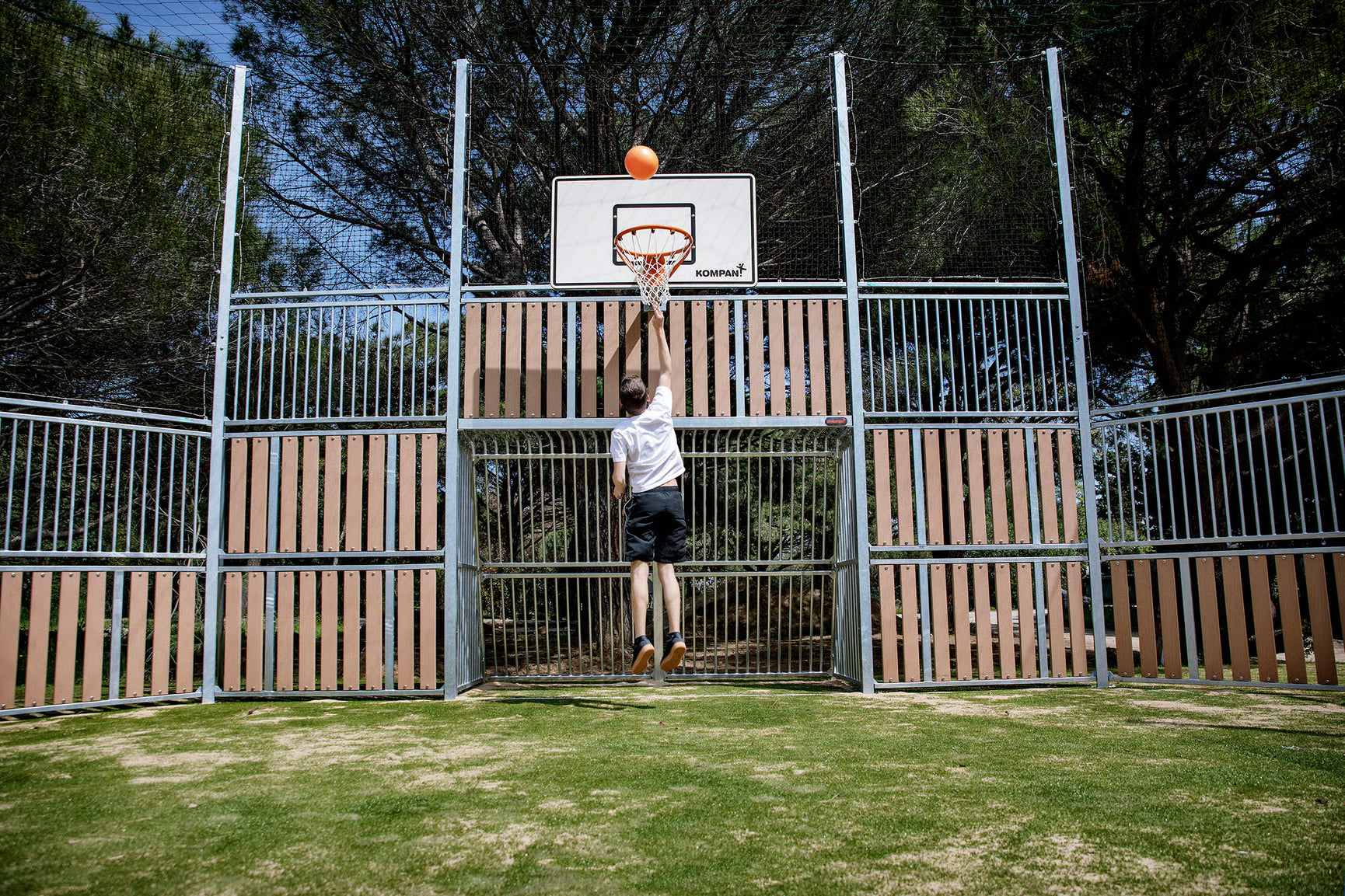 Kompan Outdoor Multiballsport Arena 13x26m WPC 1m