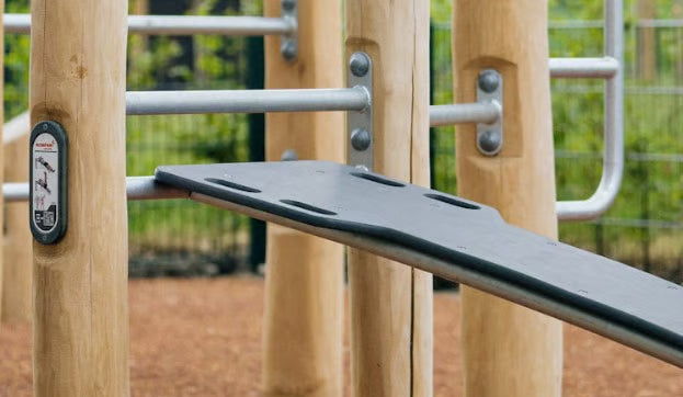 Kompan Outdoor Street Workout Robinia Combi 5
