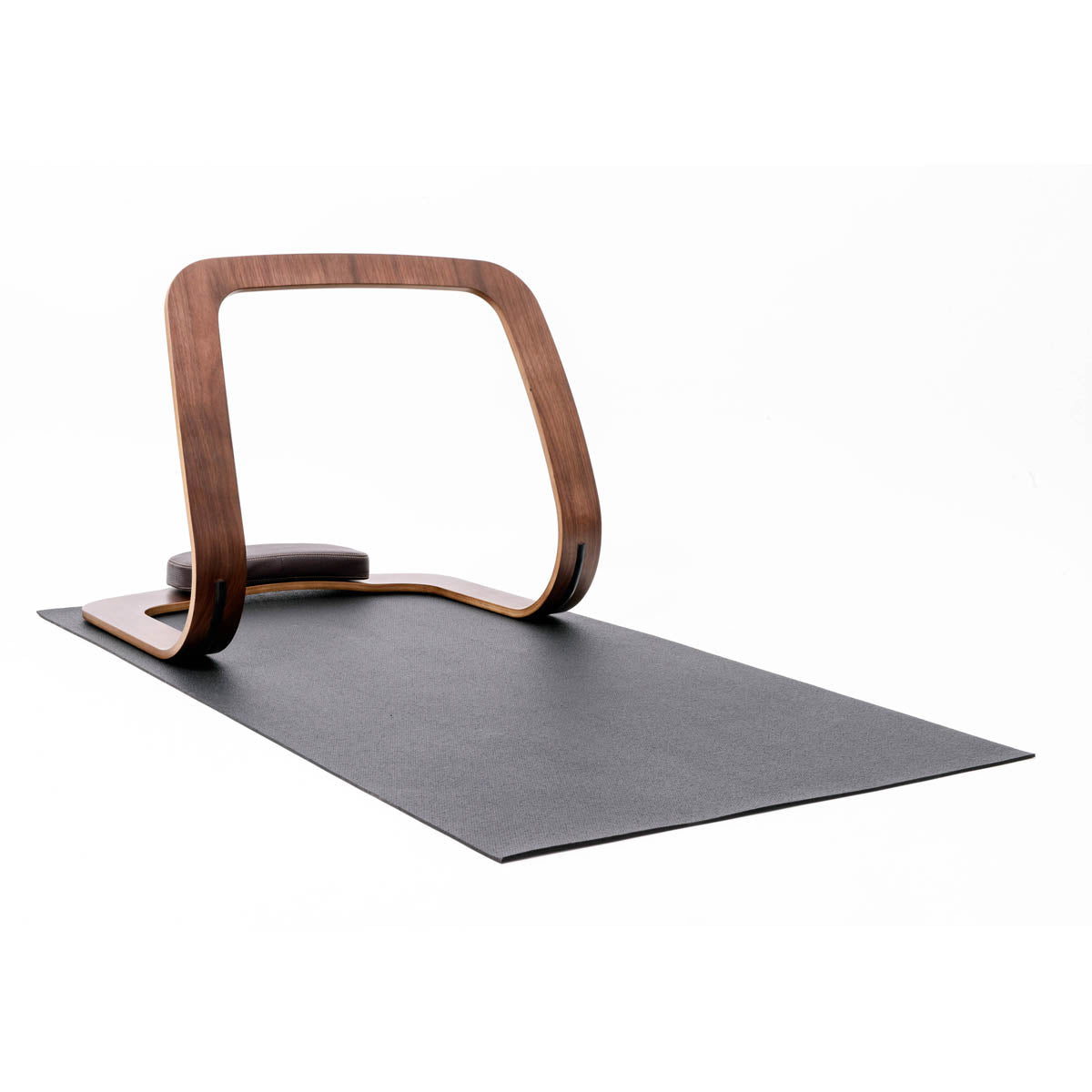 Stil-Fit AB Trainer Walnuss – Detail Furnierholz und Polster