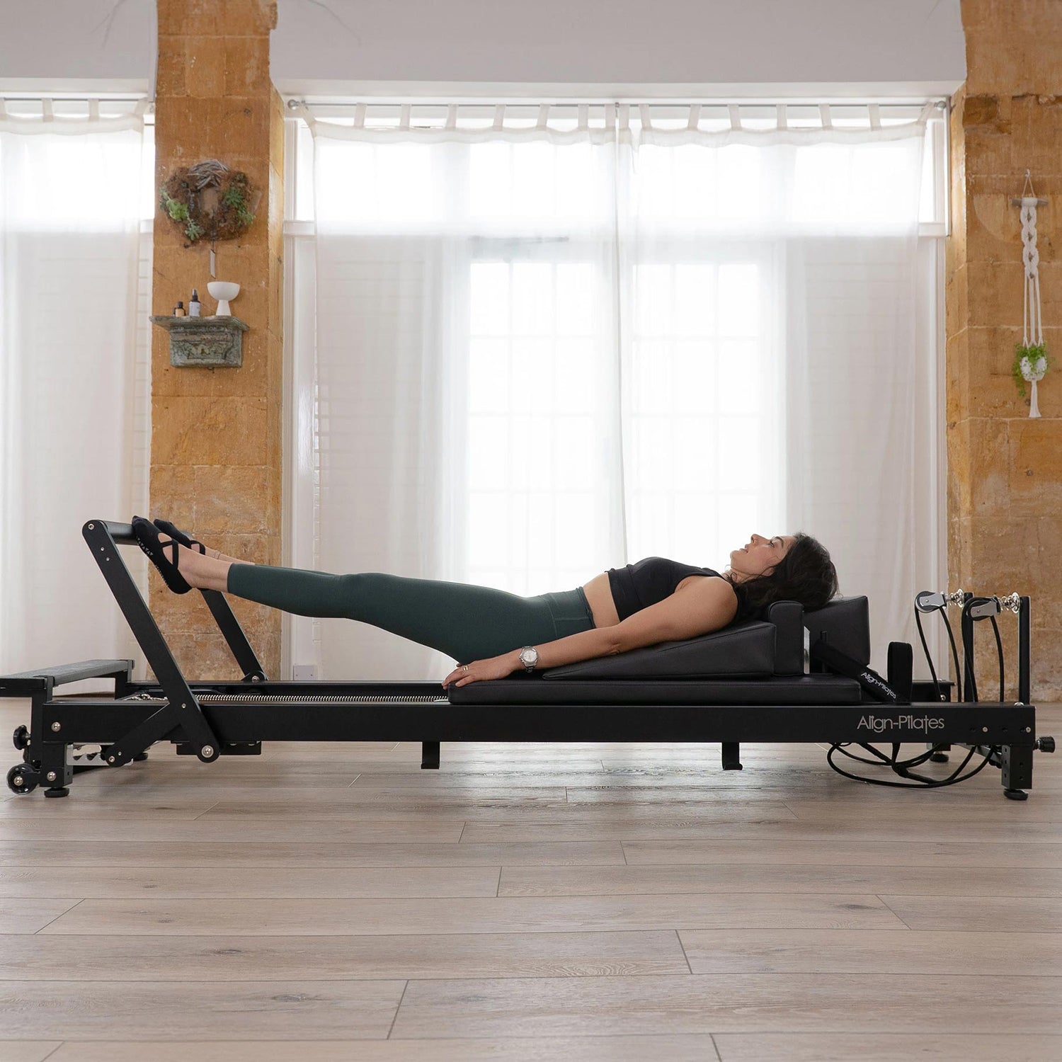 Align Pilates Postural Wedge auf dem Reformer-Wagen