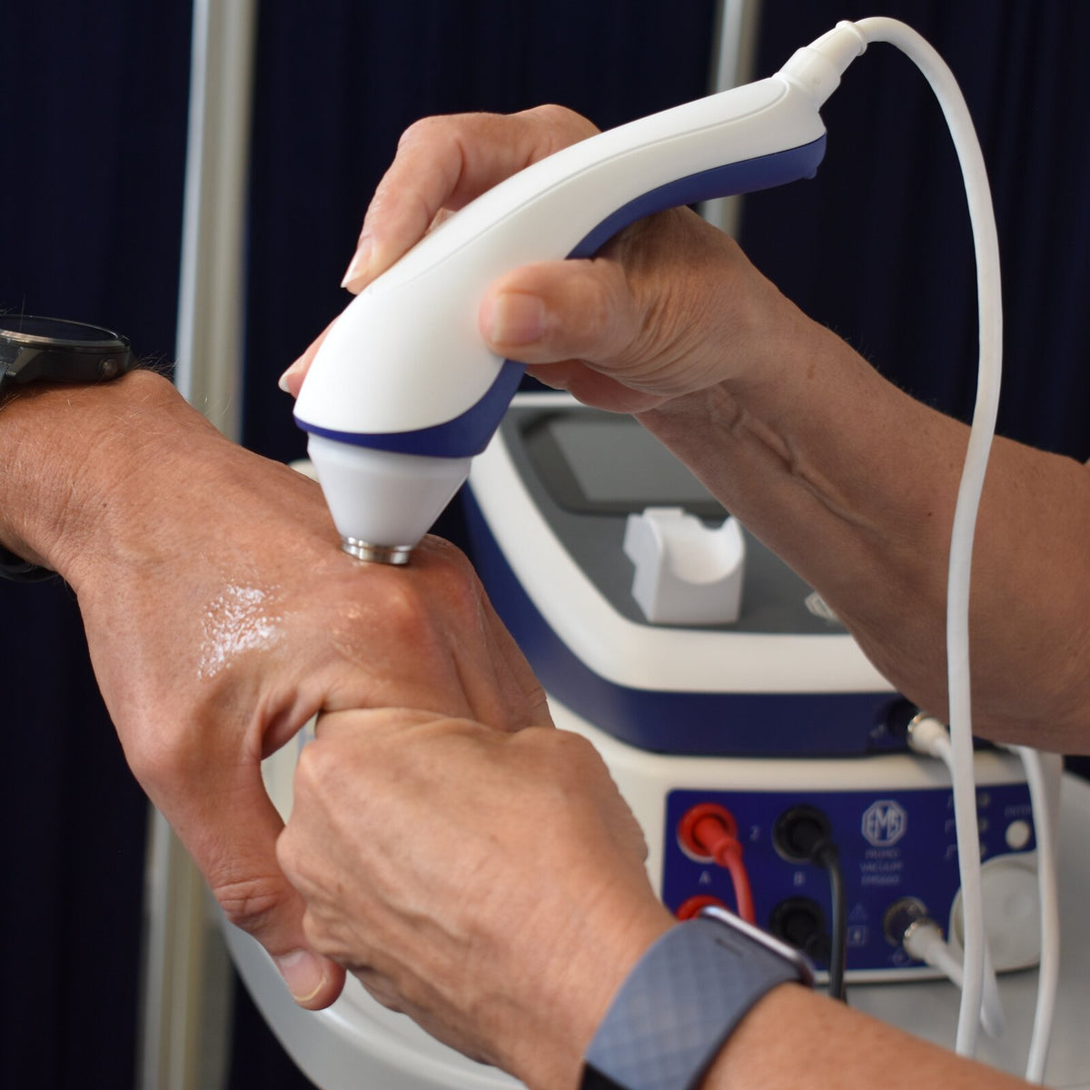 PHYSIOSON-Expert in der Anwendung mit Ultraschallkopf