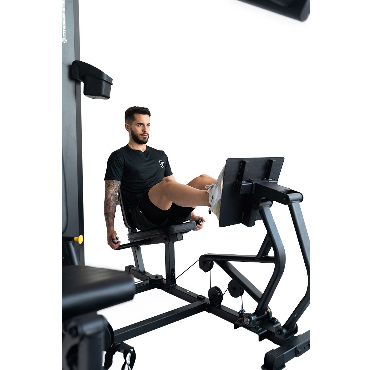Titanium Strength Multi-Gym mit Beinpresse TM1