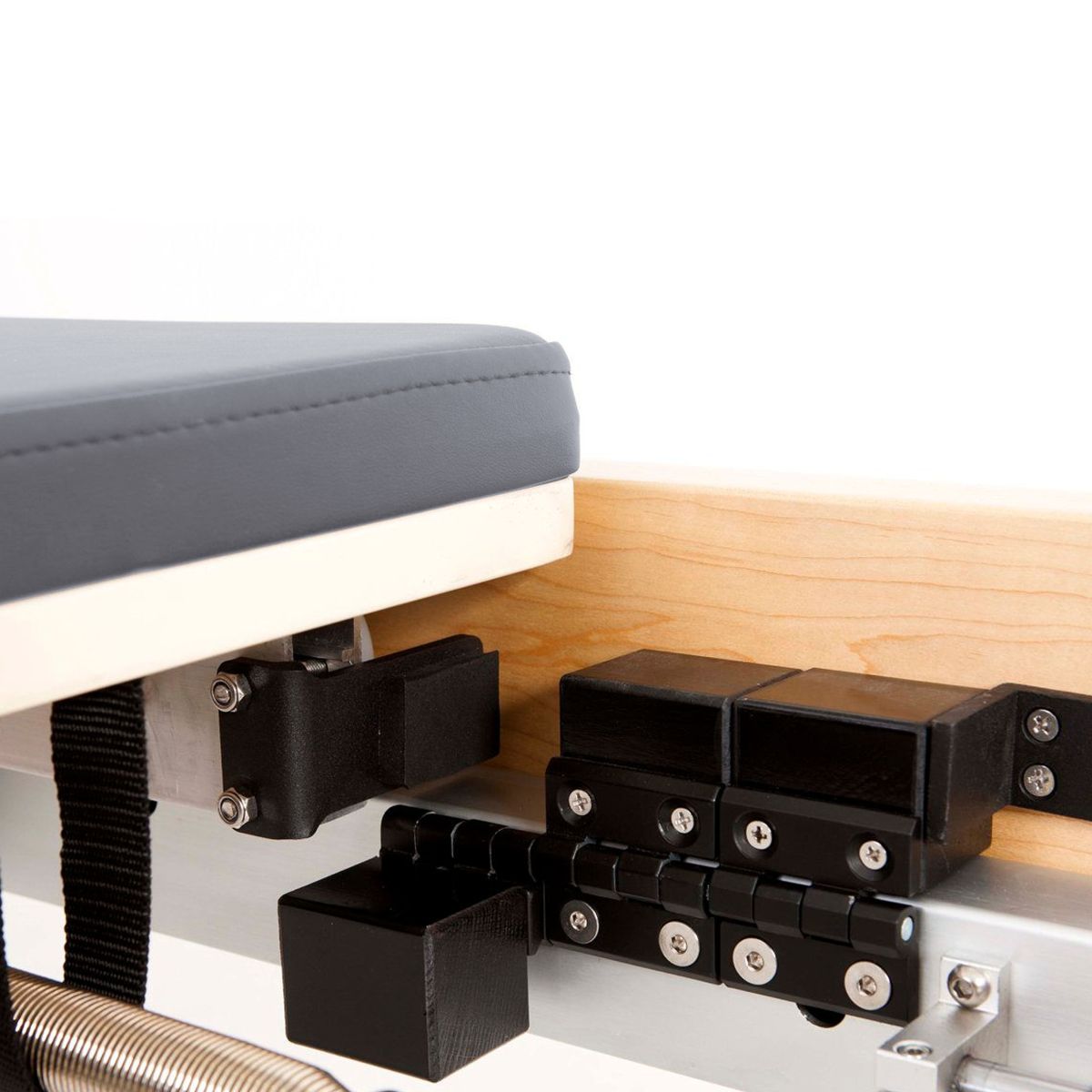 Elina Pilates Holz Physio Reformer – Ansicht 3 — Pilates Reformer | Elina Pilates