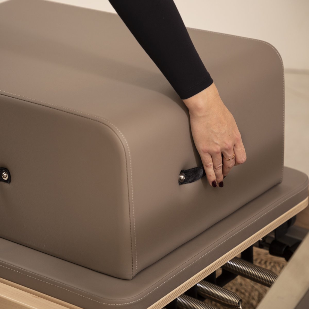 Elina Pilates Master Instructor Reformer – Ansicht 16 — Pilates Reformer | Elina Pilates