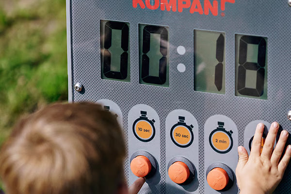 Kompan Outdoor Street Workout Robinia Multi Timer