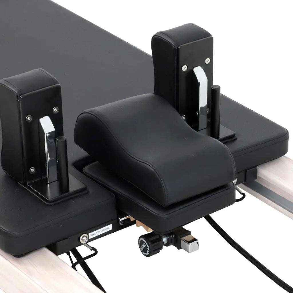 Align Pilates Reformer Nackenkissen auf dem Reformer im Einsatz