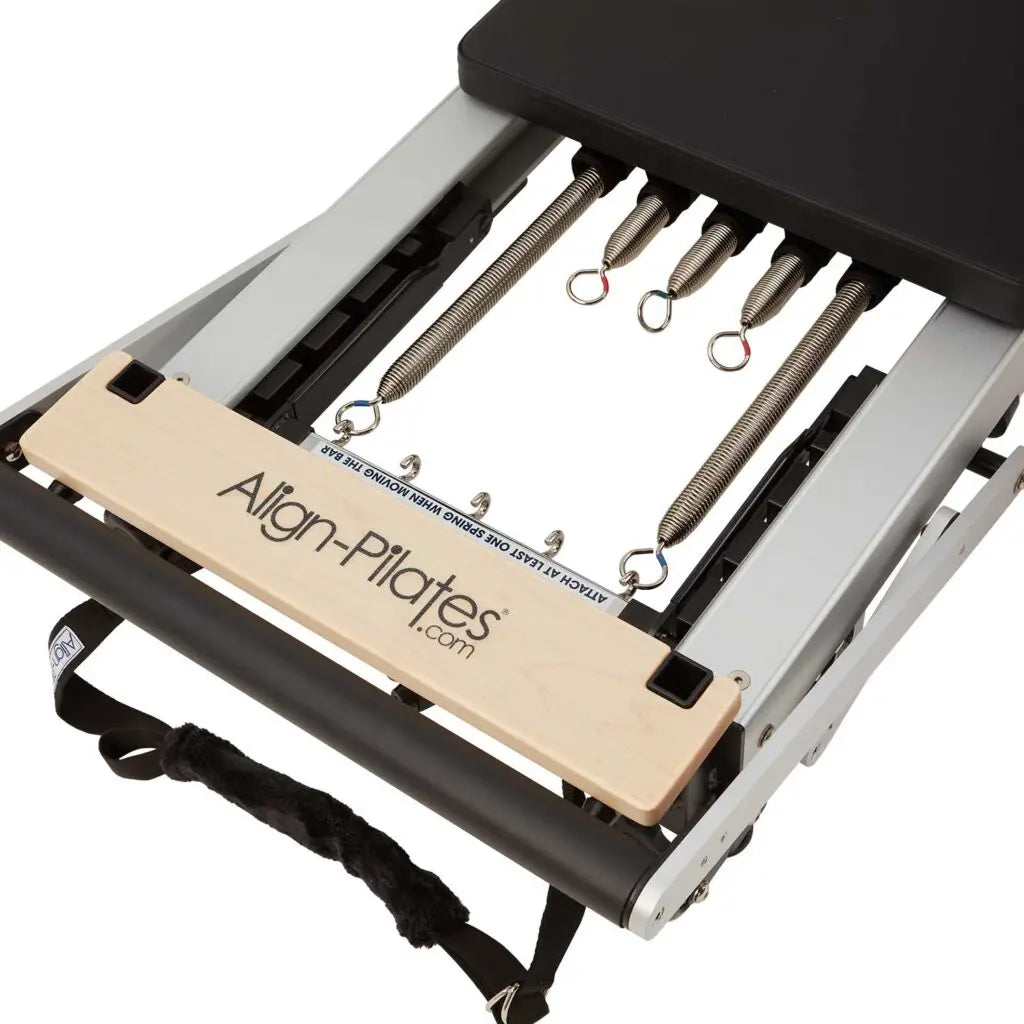 Align Pilates Federn 47 cm am Federstab eines Reformers in gespanntem Zustand